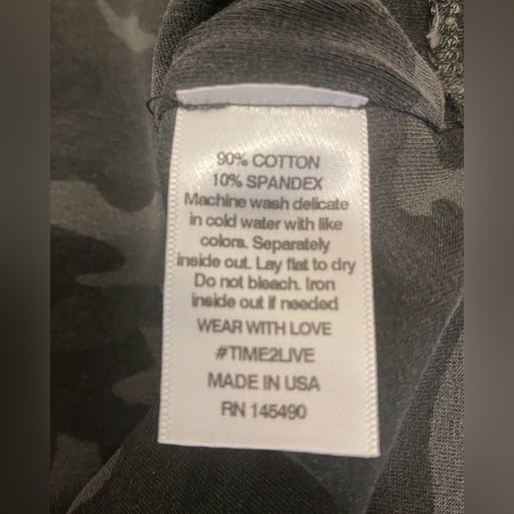 Electric & Rose camouflage Crop Sports Bra Top NWOT size small - Picture 4 of 4